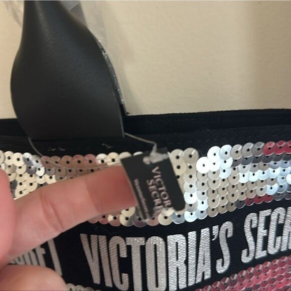 New Victoria’s Secret Sequin Zipper Zip Top Large Travel Tote - Picture 3 of 8